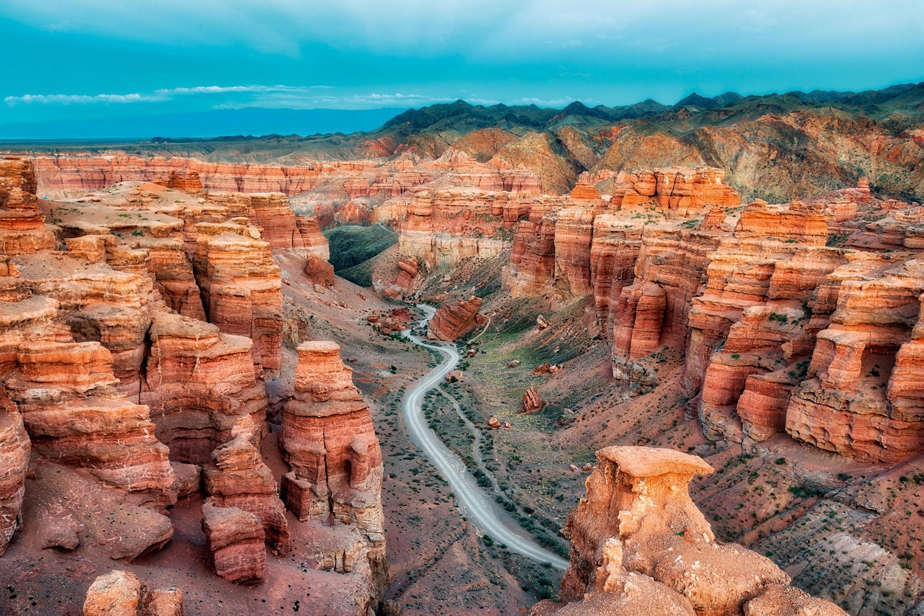 Kazakhstan Introduces Air Taxi Service Between Almaty and Charyn Canyon