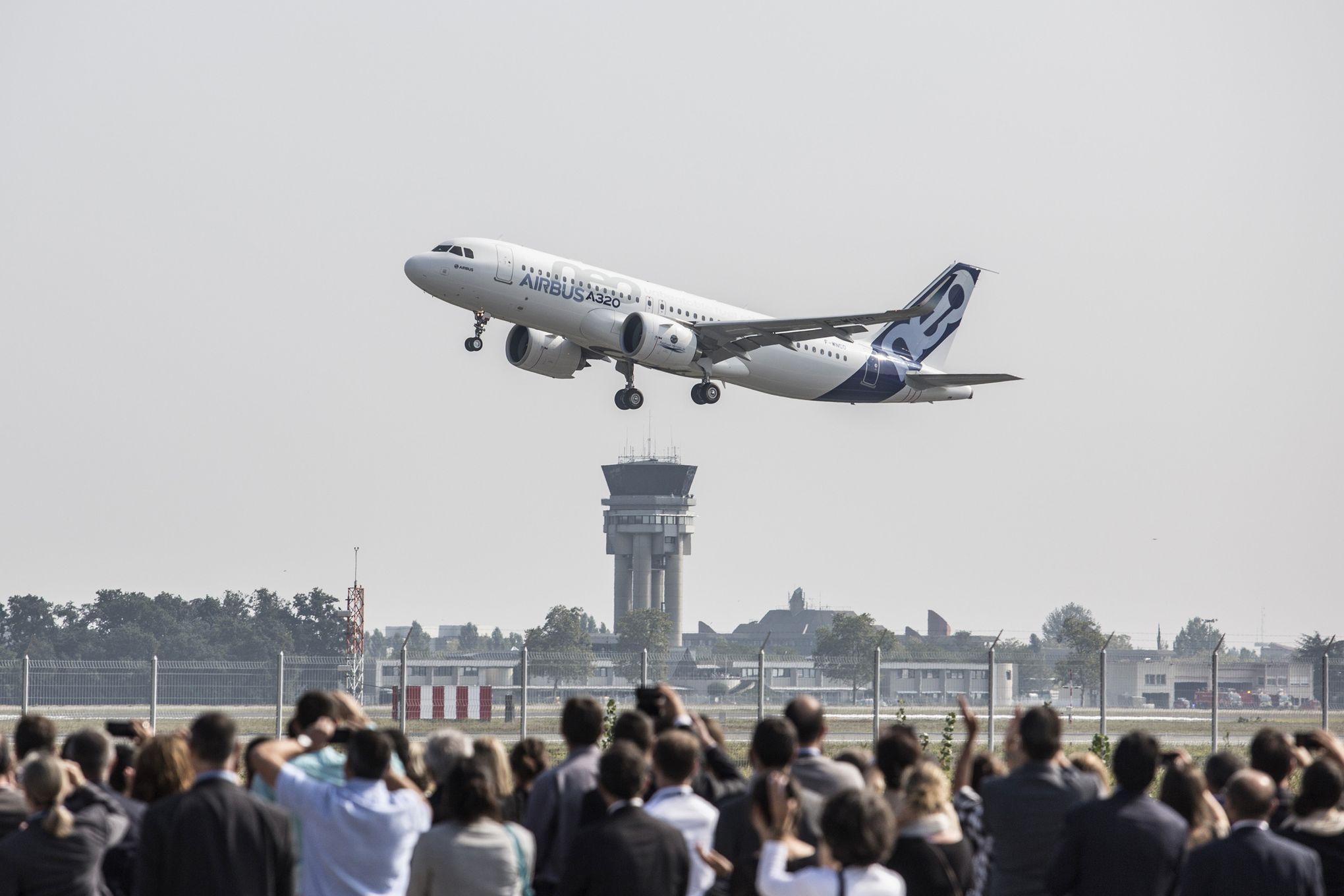 Boeing Shares Fall as Airbus Reportedly Secures Major China Order
