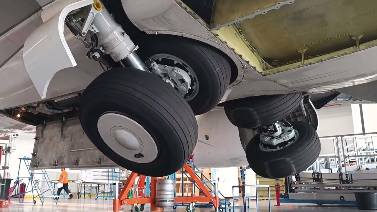 Why the Boeing 737 Lacks Landing Gear Doors