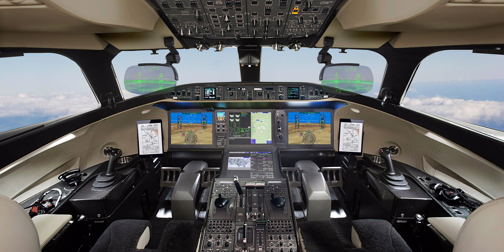 Bombardier Confirms Comlux as Global 8000 Customer with 2026 Delivery