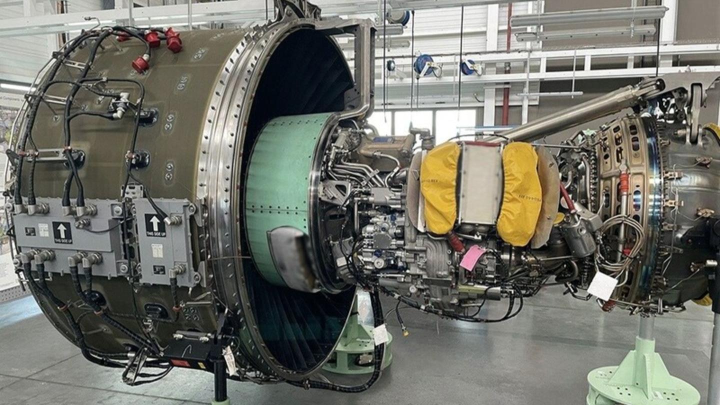 Air Austral and AFI KLM E&M Sign Engine Support Agreement at Paris Air Show 2025