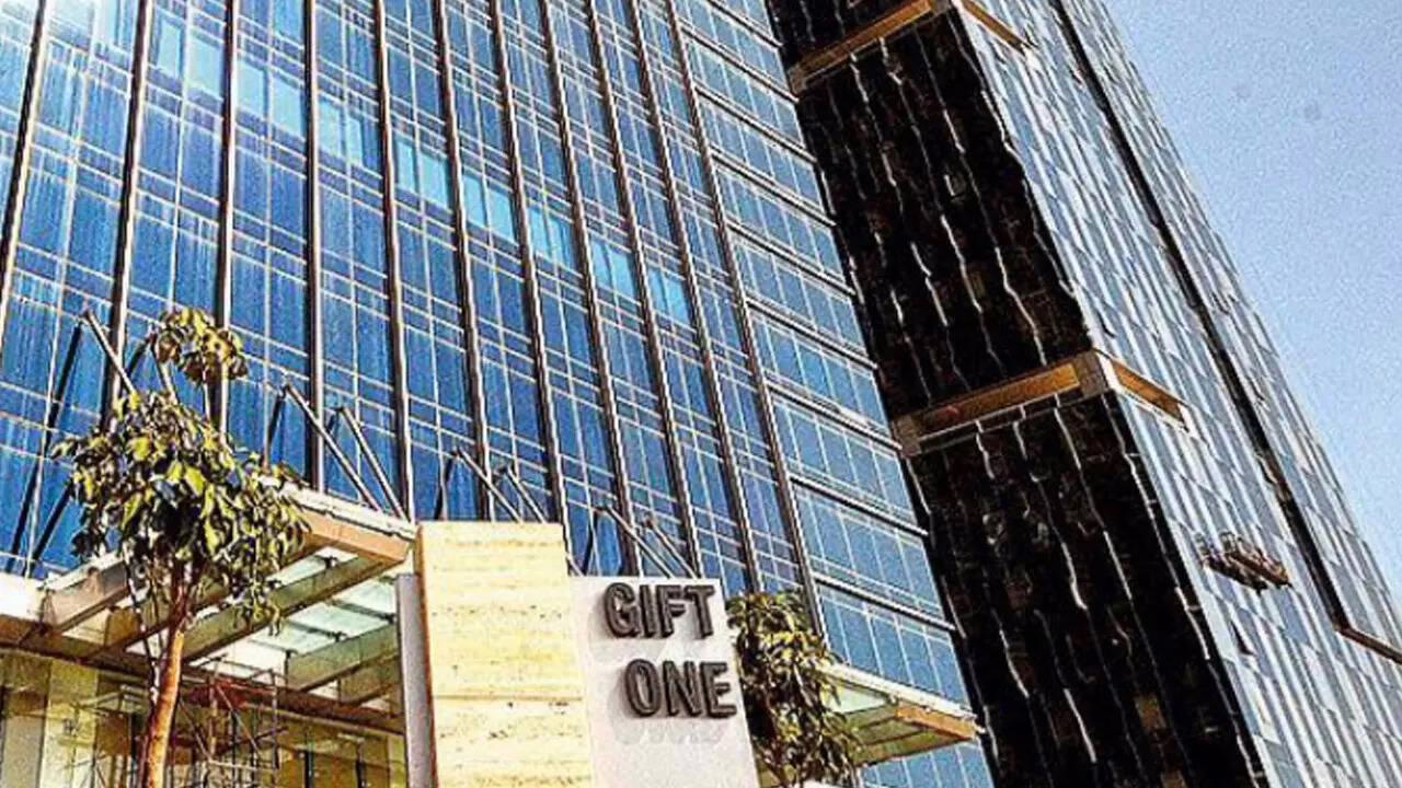 Aditya Birla Group Seeks Approval for Aircraft Leasing in GIFT City
