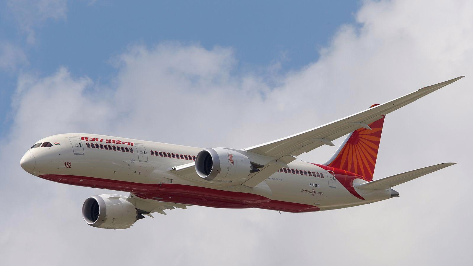 Aviation Expert Suggests Boeing 787 Software May Have Contributed to AI Crash