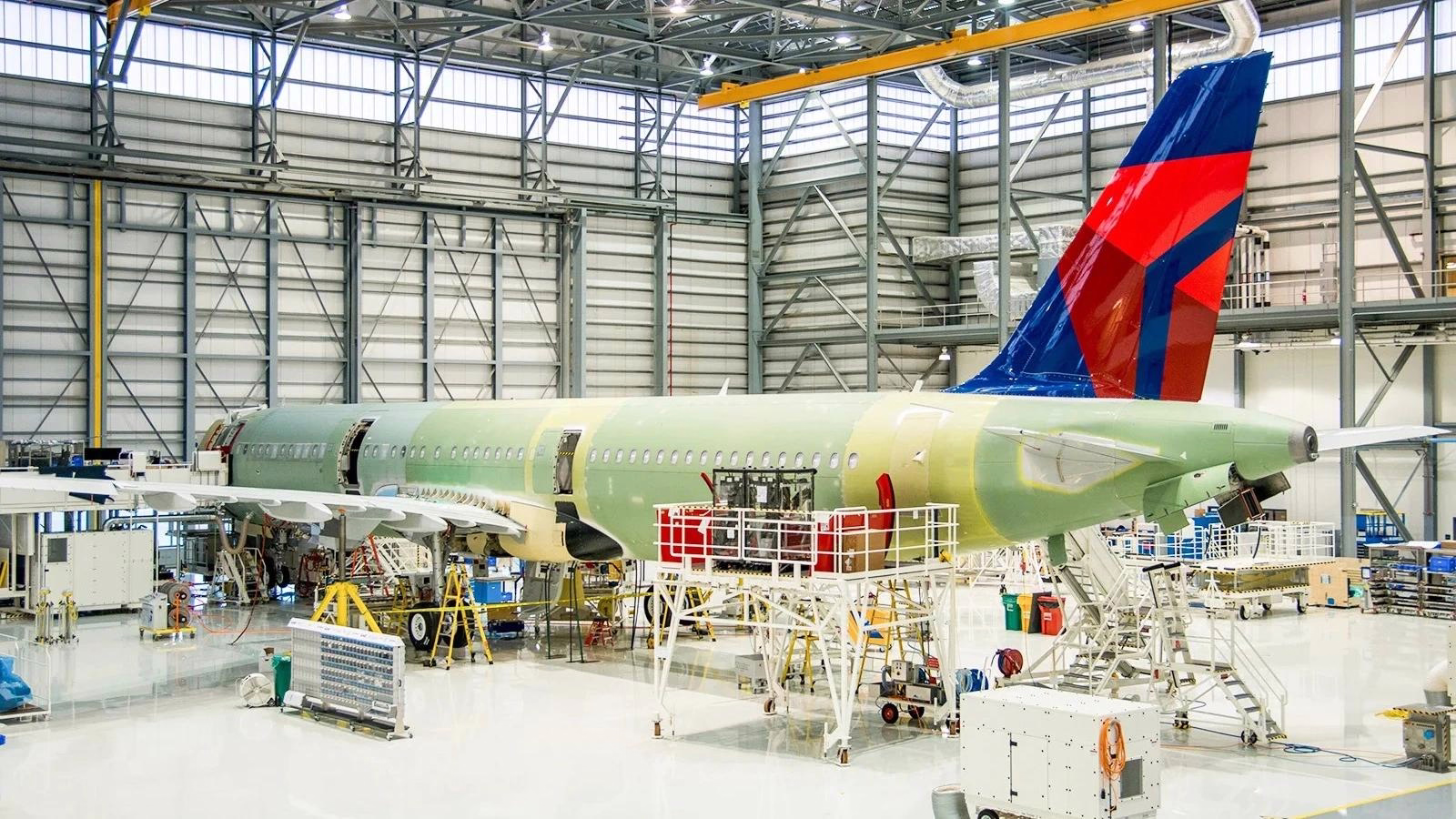 Boeing and Airbus Aircraft Deliveries in 2025 Compared