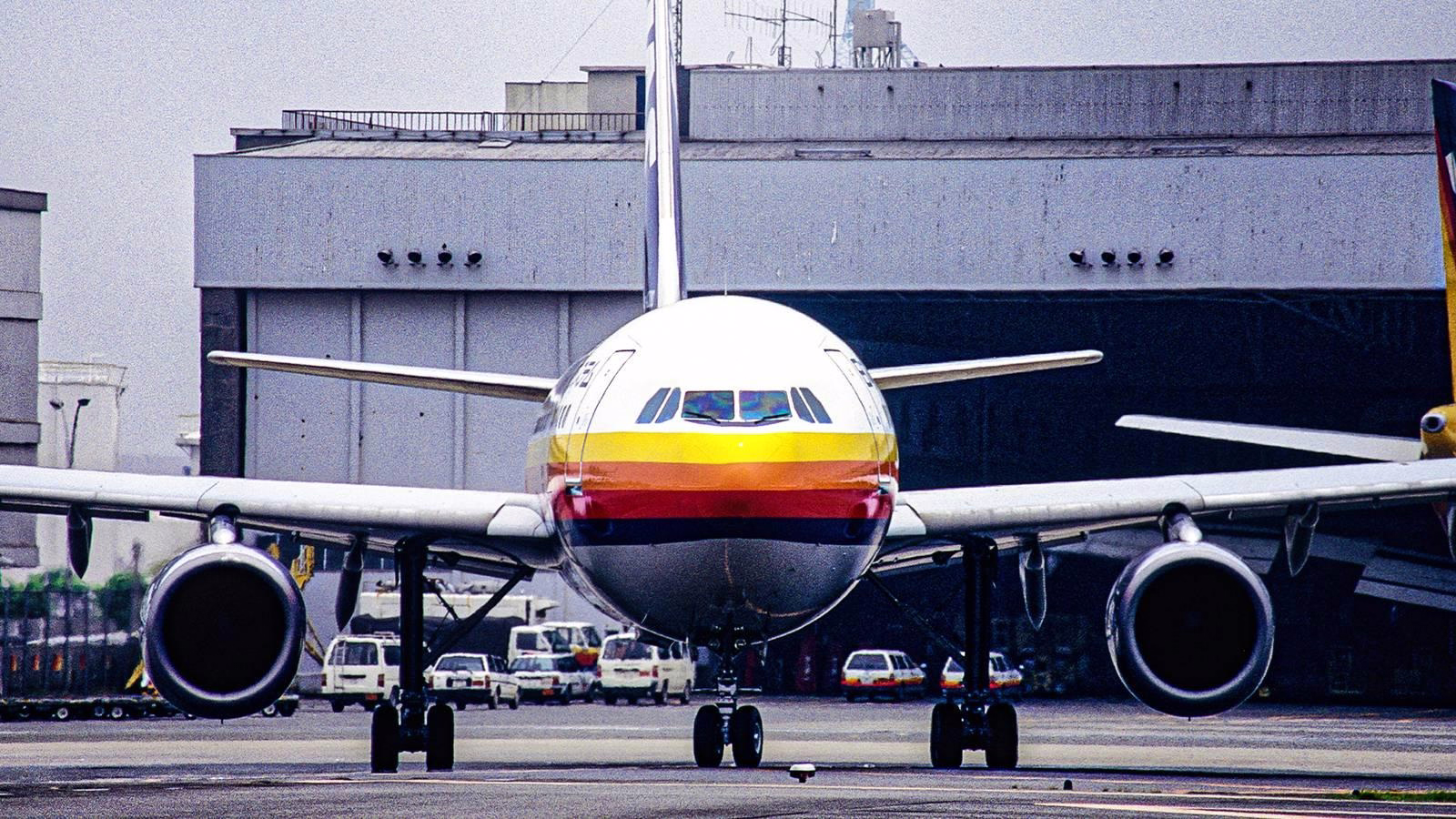 The Airbus A300: Pioneer of the Widebody That Disappeared from Passenger Service