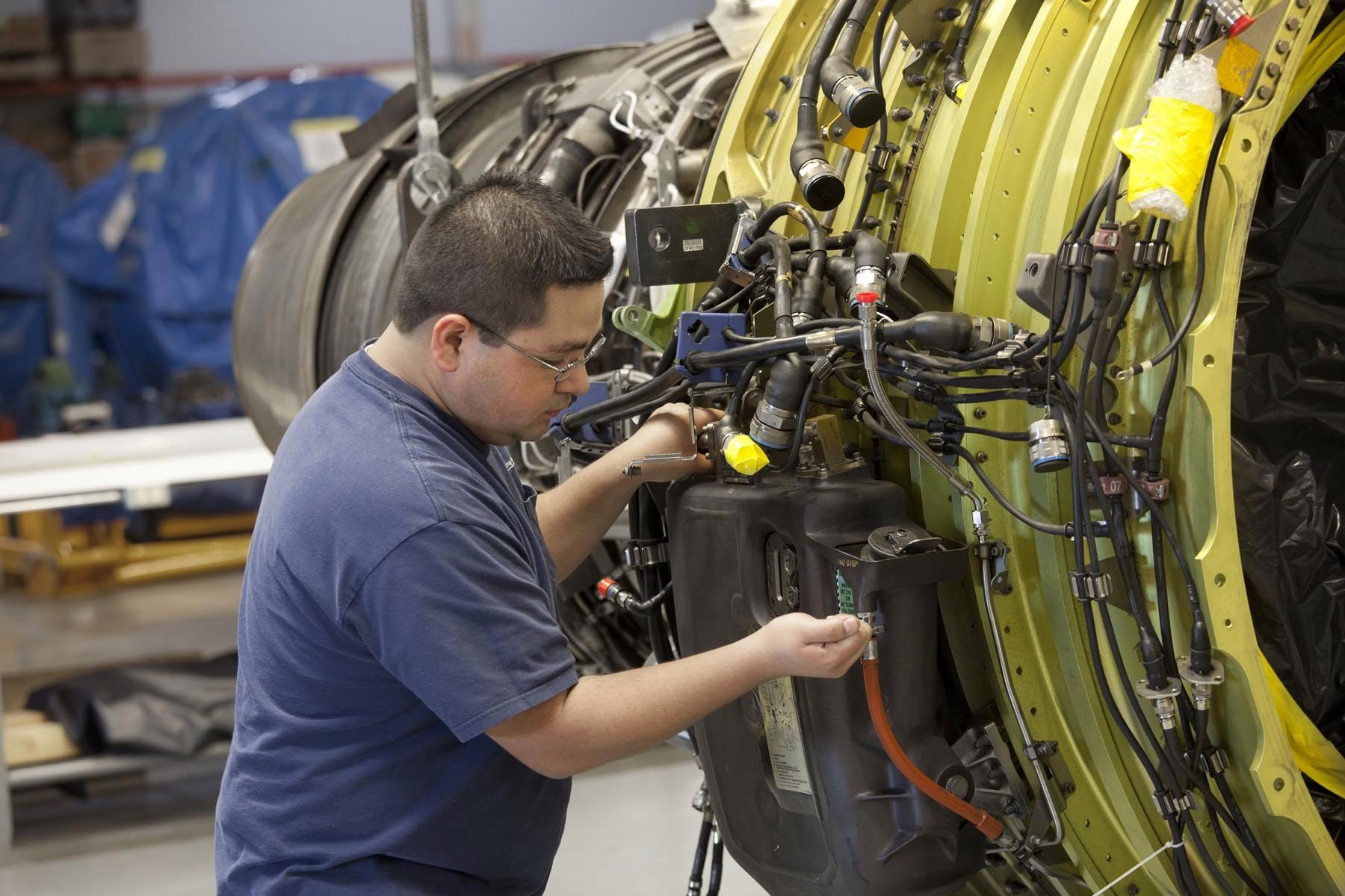 GE Signs Deal with Emirates for GE9X Engines