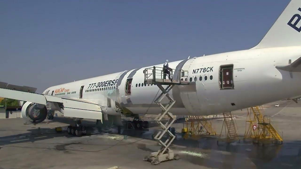 AerCap Transfers Two Converted 777-300ER Freighters to Kalitta Air
