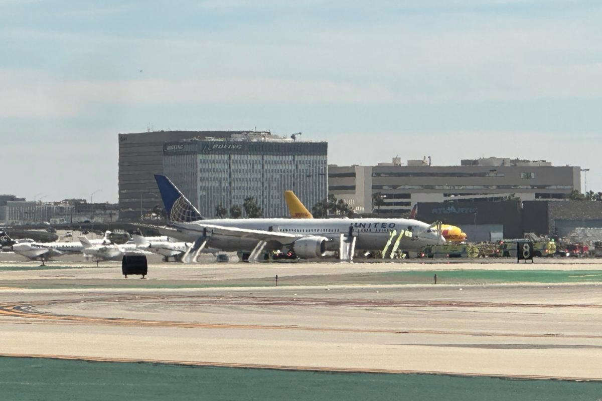 United Flight to Newark Returns to LAX After Reported Fire