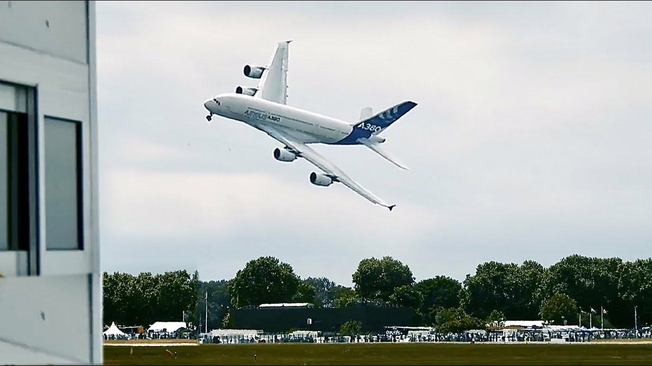 Airbus A380 Executes Turn Exceeding Maximum Bank Angle