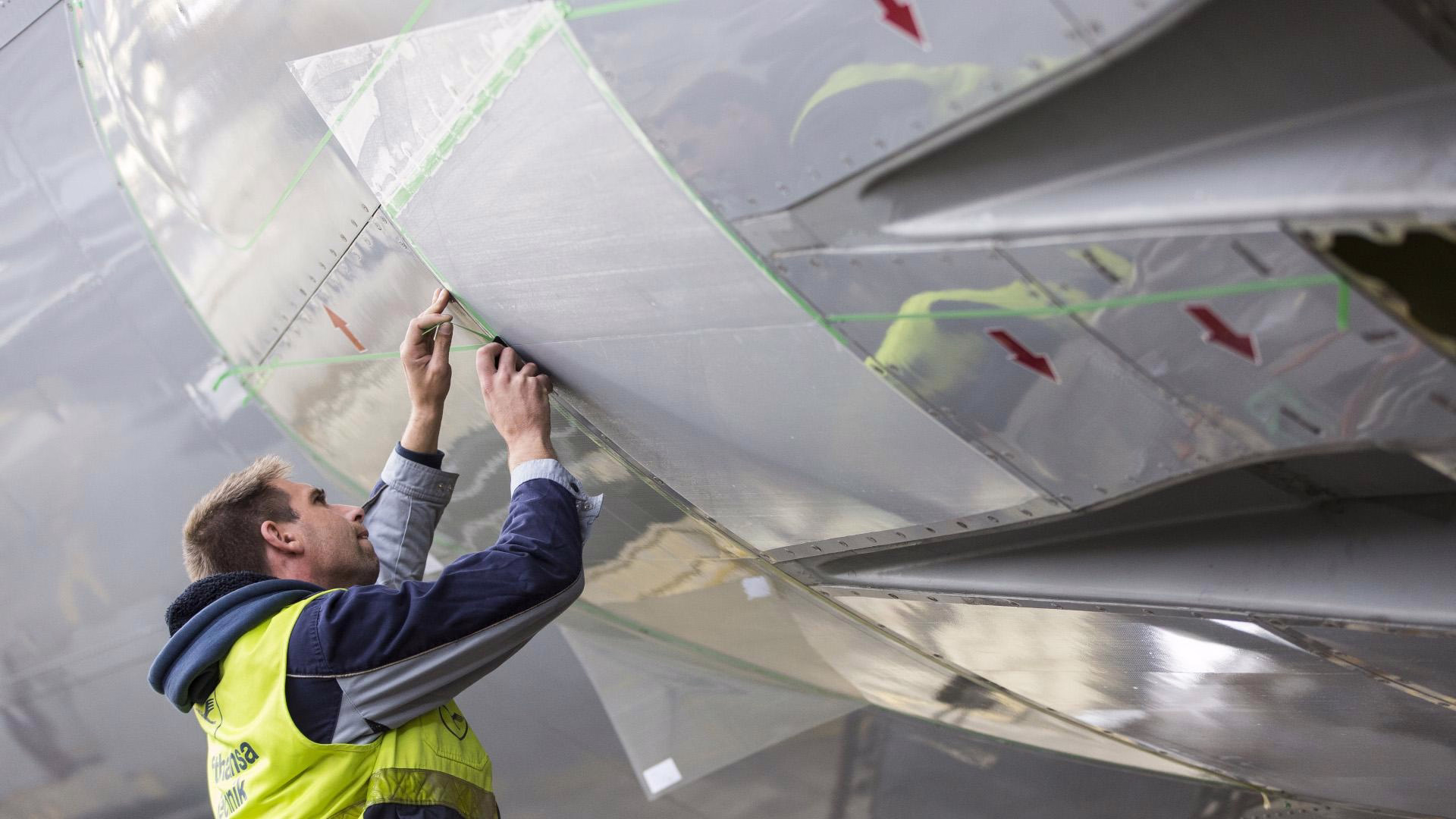 SWISS Renews Boeing 777 Component Support Agreement with LHT