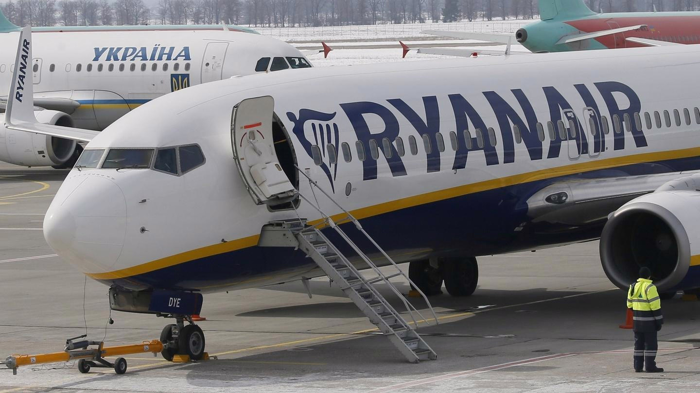 NTSB Attributes Ryanair Boeing Jet Emergency to Right Engine Problem