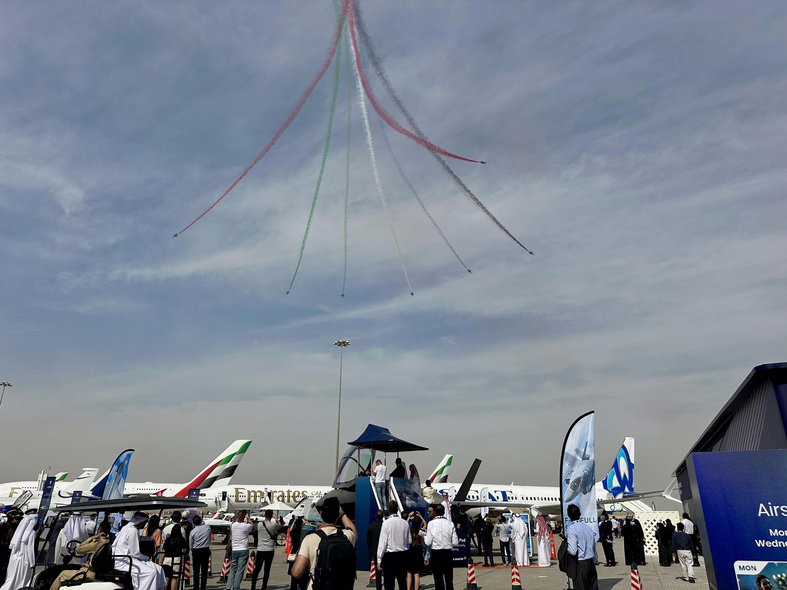 Emirates Expands A350 Fleet at Dubai Airshow 2025