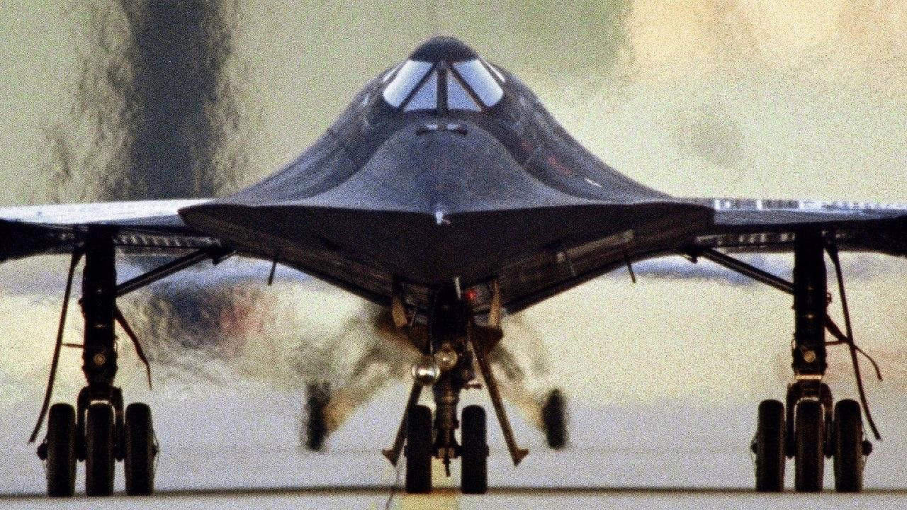 The SR-71 Blackbird Reached Mach 3.5 and 85,000 Feet Using Advanced Materials and Engines