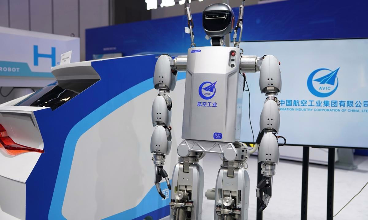 Chinese Robots Debut in Aviation and Military Roles at WRC 2026