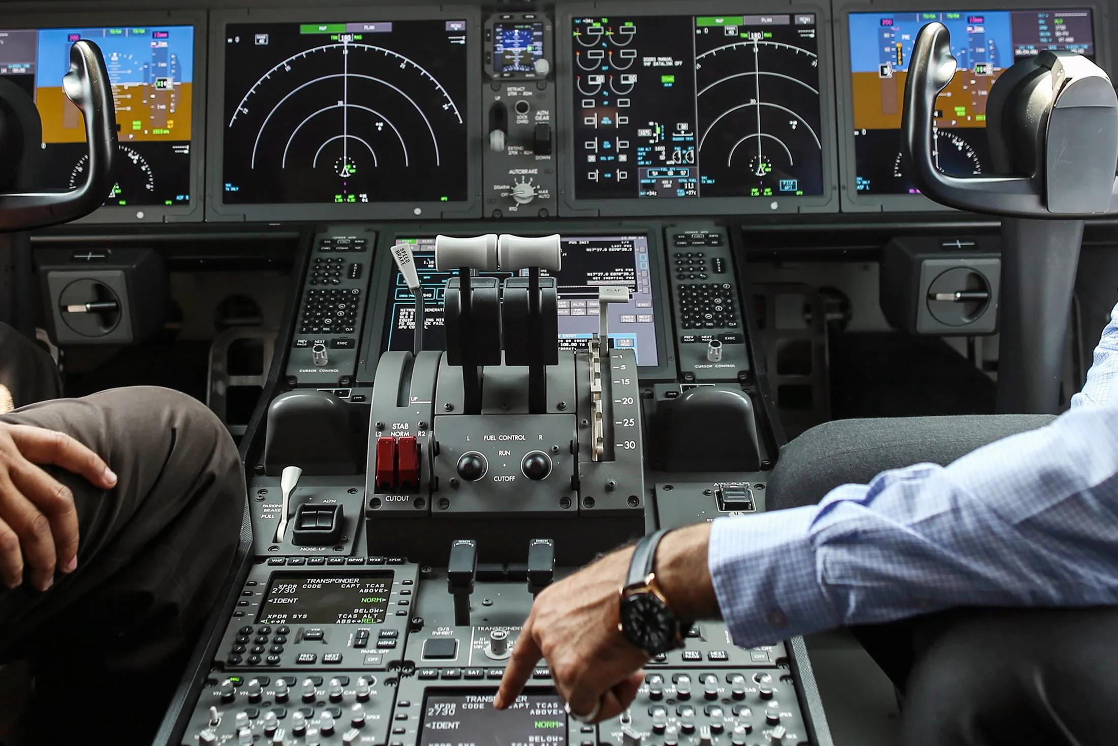 Singapore Airlines to Hire Over 100 Air India Pilots with Conditions