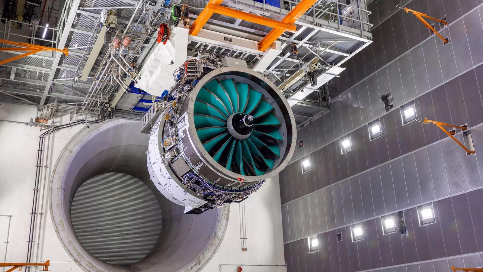 Rolls-Royce Extends TotalCare Contract for Trent 700 Engines with Saudia