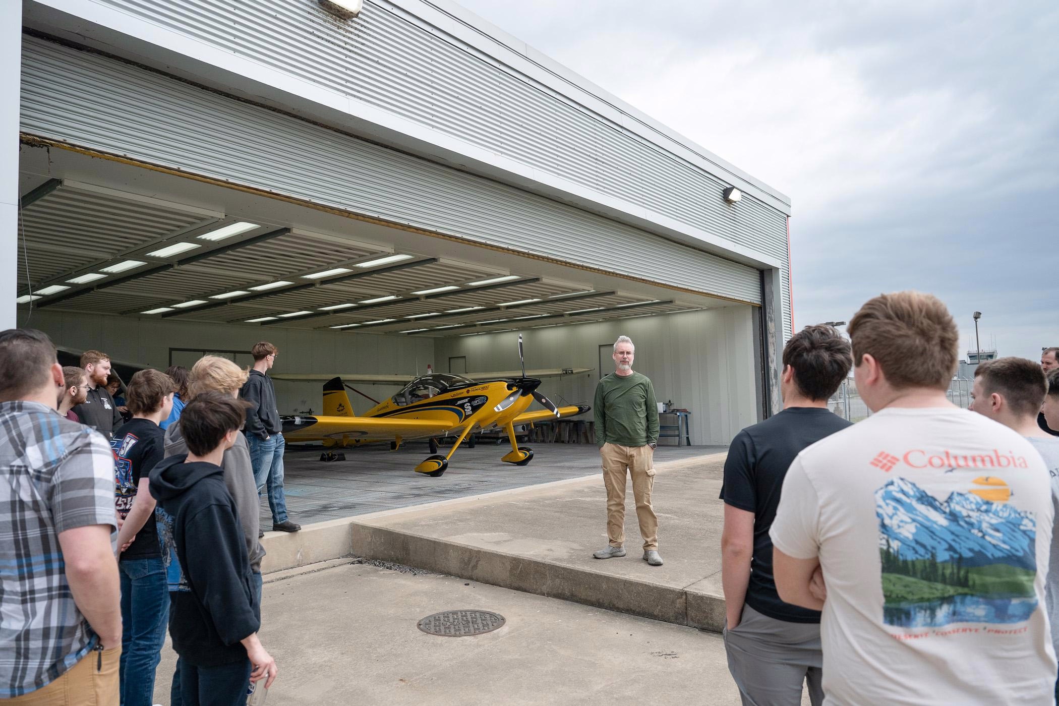 Aviation Influencer Participates in Lycoming Engines Service School