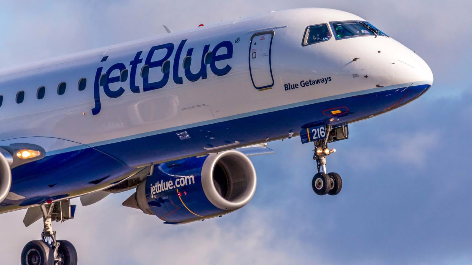 JetBlue Cancels Flights at PBI Following Software Update Recall