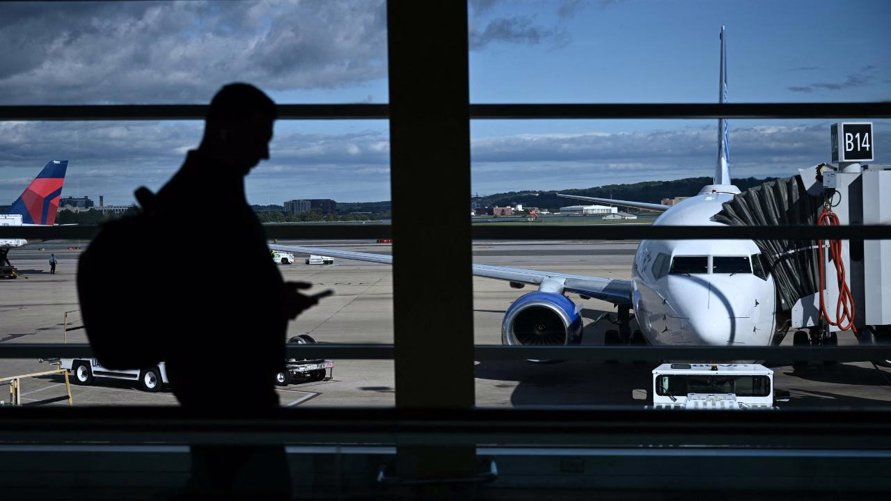 Airlines Prepare for Disruptions Amid Government Shutdown Ahead of Holidays