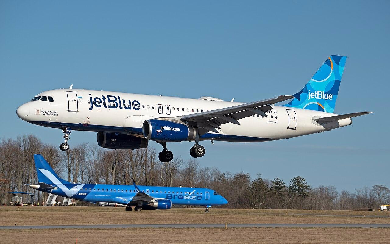JetBlue Flight Returns to Airport After Engine Failure