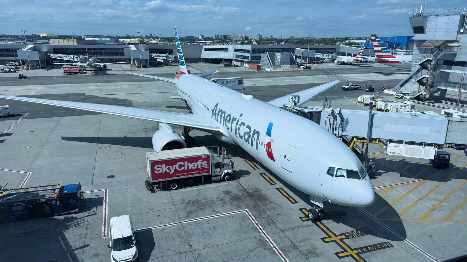 American Airlines Weighs Widebody Choice as Airbus Challenges Boeing