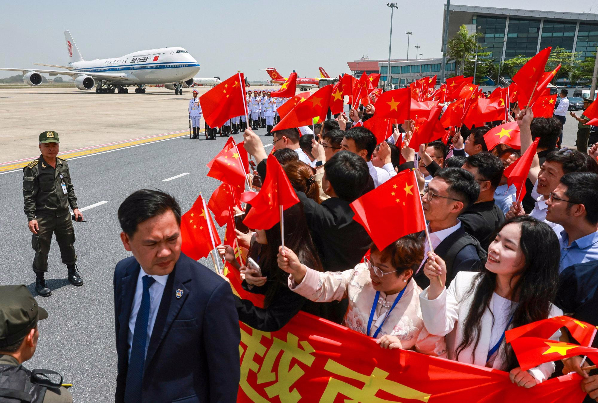 Vietnam Strengthens Aviation Ties with China, Opening New Routes