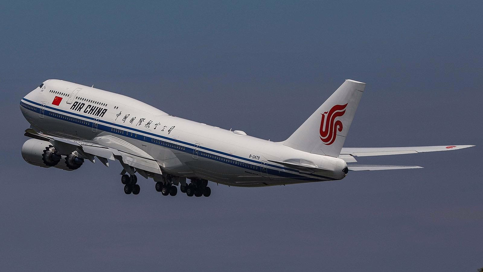 Fuel Efficiency of the Boeing 747-8: Miles Per Gallon Explained