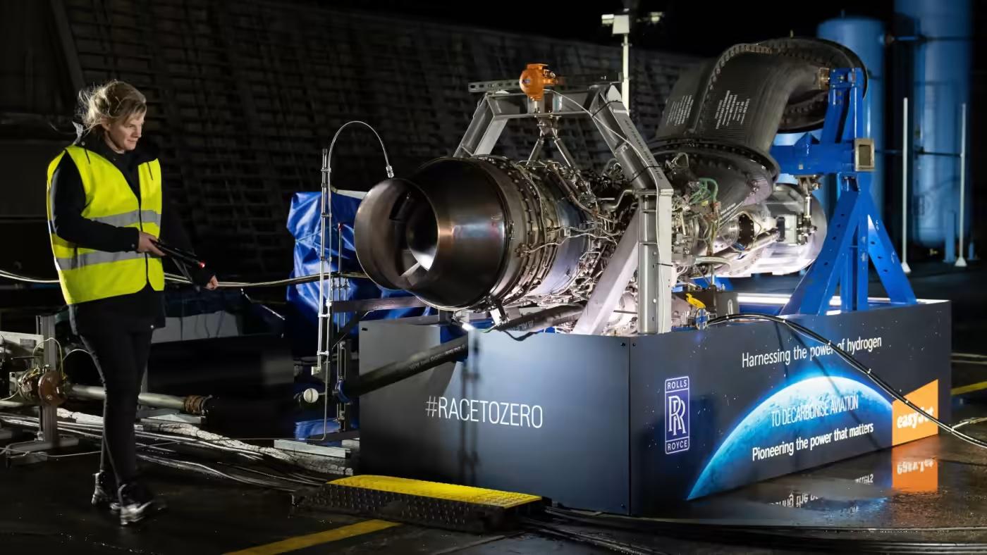 Rolls-Royce Signs International Contracts for 142 Aircraft Engines
