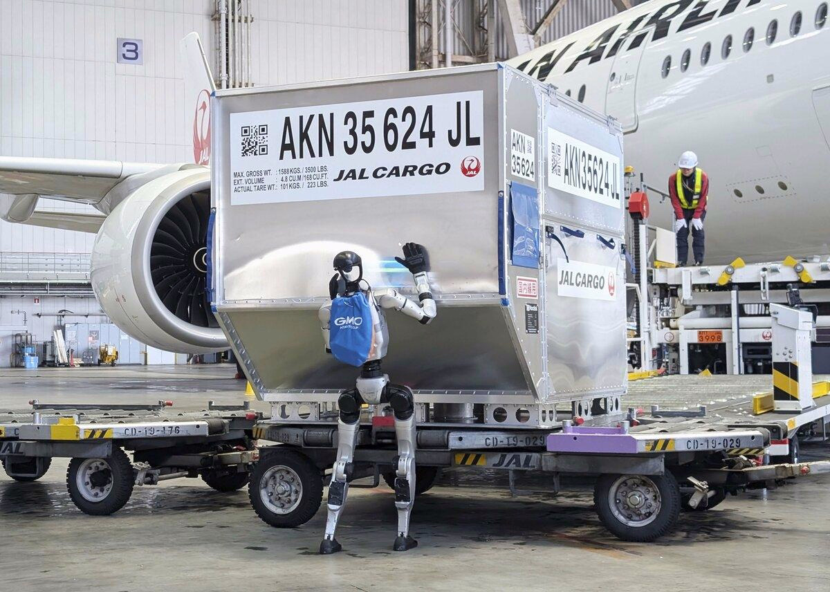 Japan Airlines Tests Humanoid Robots to Address Worker Shortage