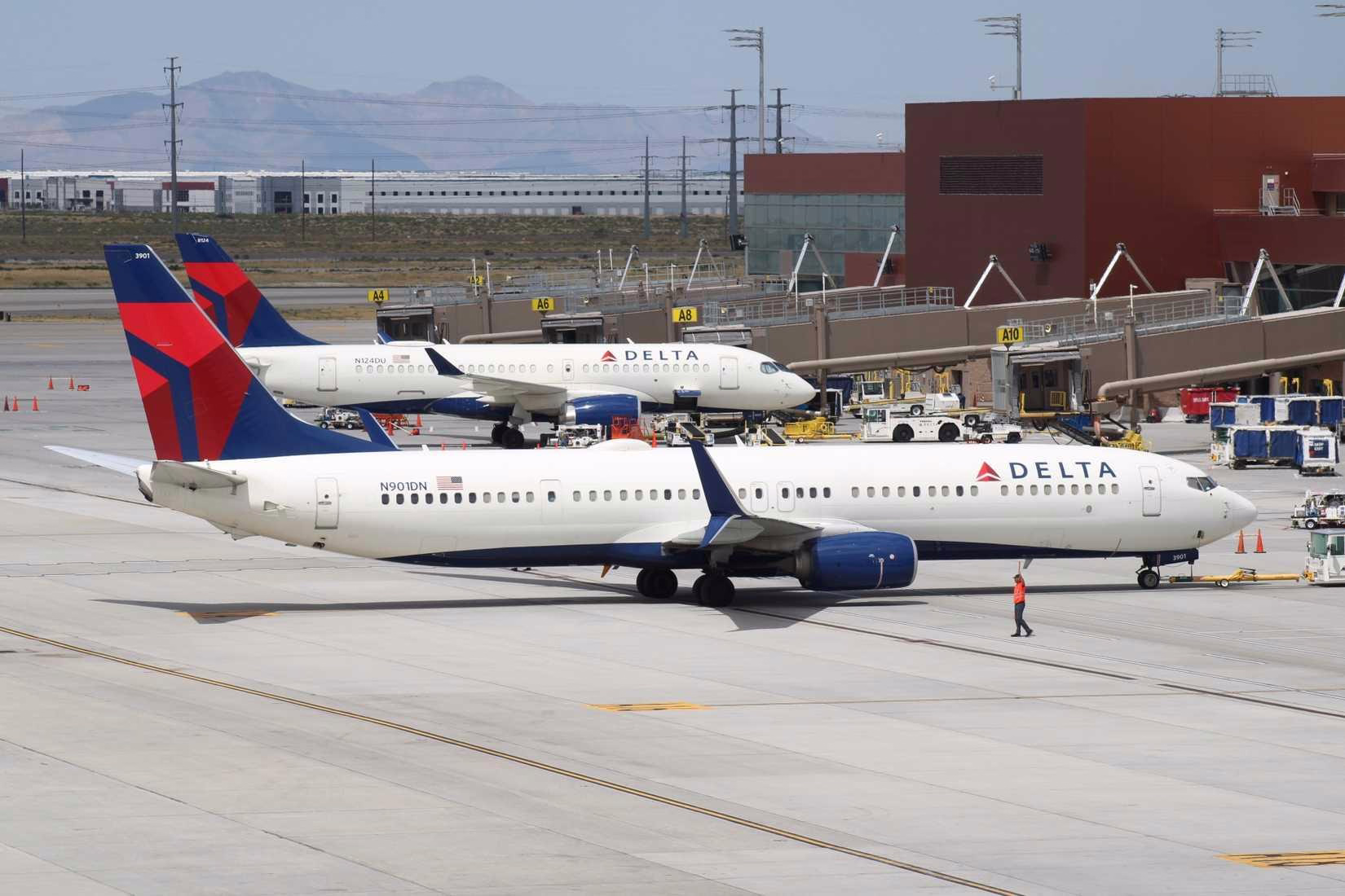 Delta 737-900ER Grounded After Engine Failure During Takeoff in Minneapolis