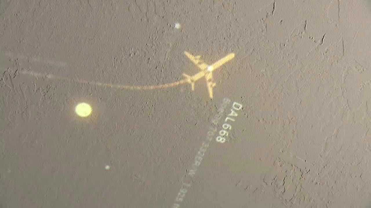 Engineer Projects Real-Time Airplane Flight Paths Onto Living Room Ceiling