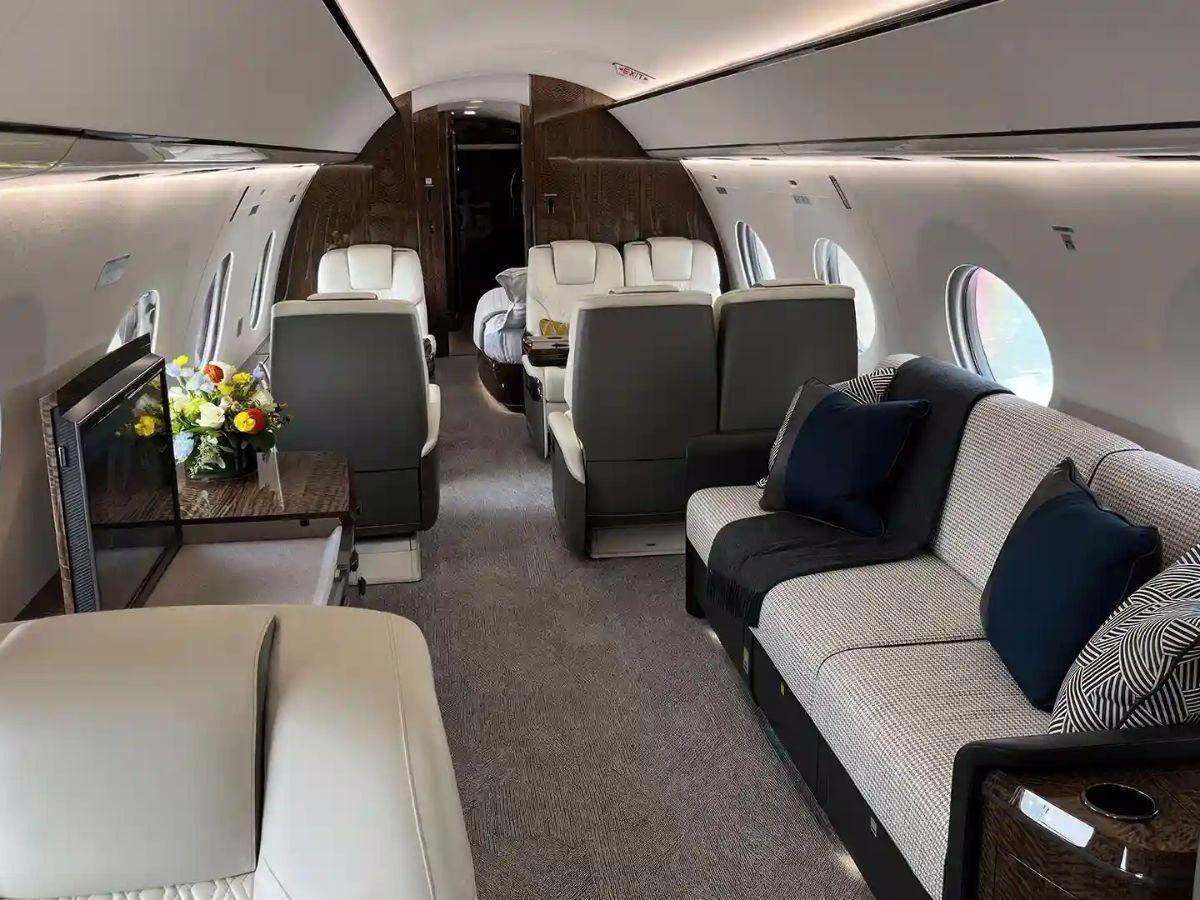 The Advantages and Disadvantages of Owning Versus Leasing a Private Jet