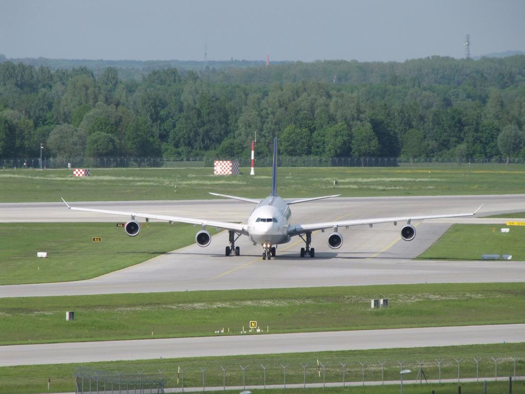 Lufthansa A340 Returns to Frankfurt Following Engine Shutdown