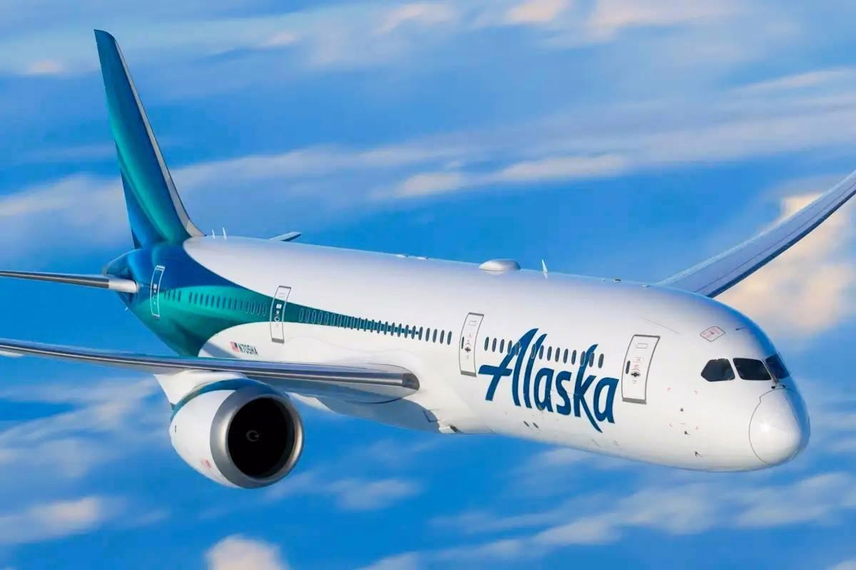 Why Alaska Airlines Chose Boeing 787s Over Airbus A330neo