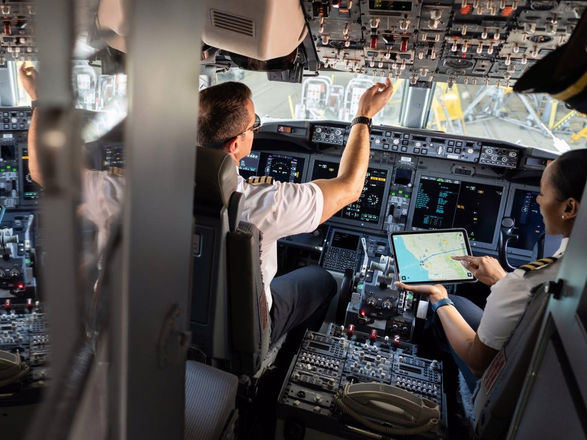Pilots and Airlines Use AI to Optimize Seatbelt Sign Timing
