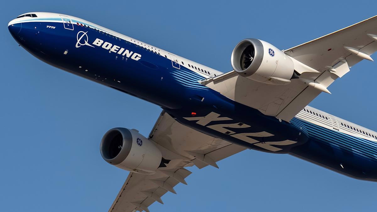 Average Lifespan of a Boeing Commercial Jet