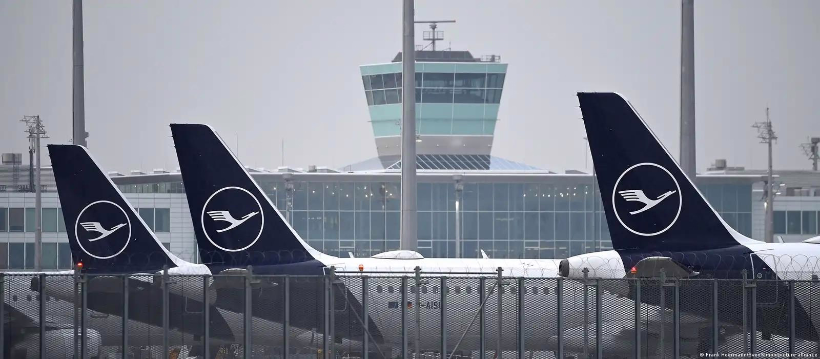 Lufthansa Accelerates Job Cuts as Kerosene Prices Rise