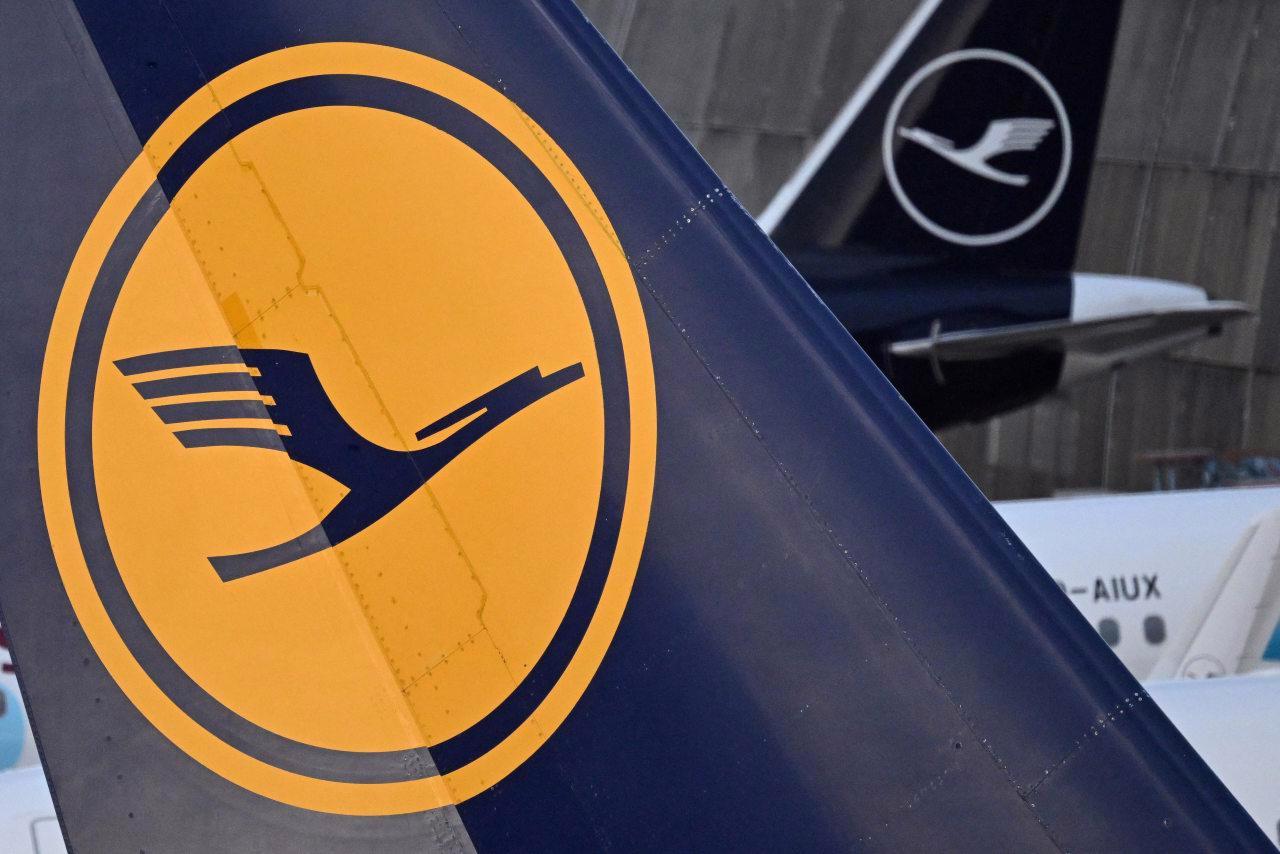 Lufthansa to Cut 4,000 Jobs Amid Digital Transformation and AI Integration