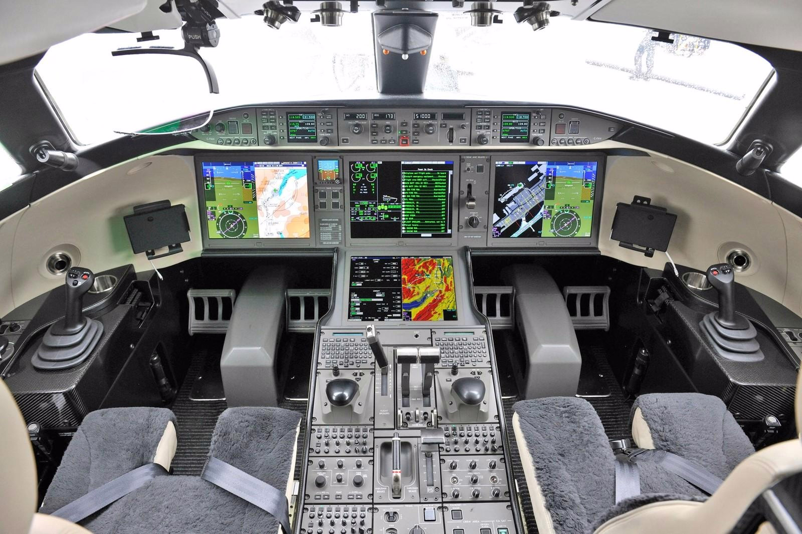 Honeywell Aerospace Chief Says AI Won’t Be Used in Cockpits for Now