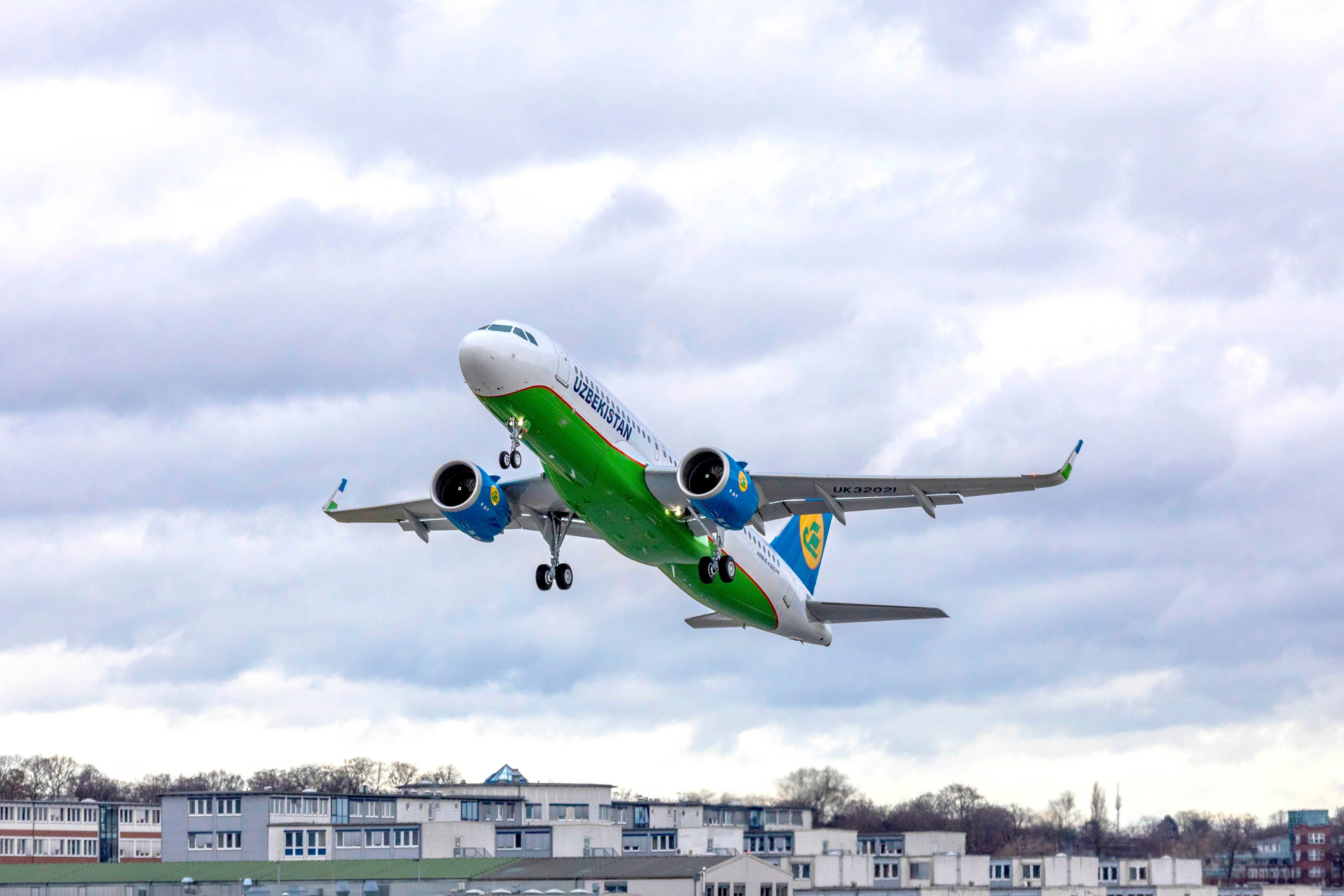 Uzbekistan Airways Signs Lease Agreement with CALC