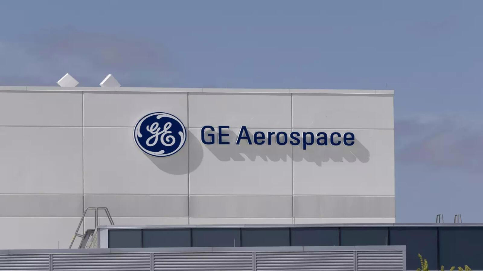 GE Aerospace Executive Discusses Ongoing Supply Chain Challenges in Aviation