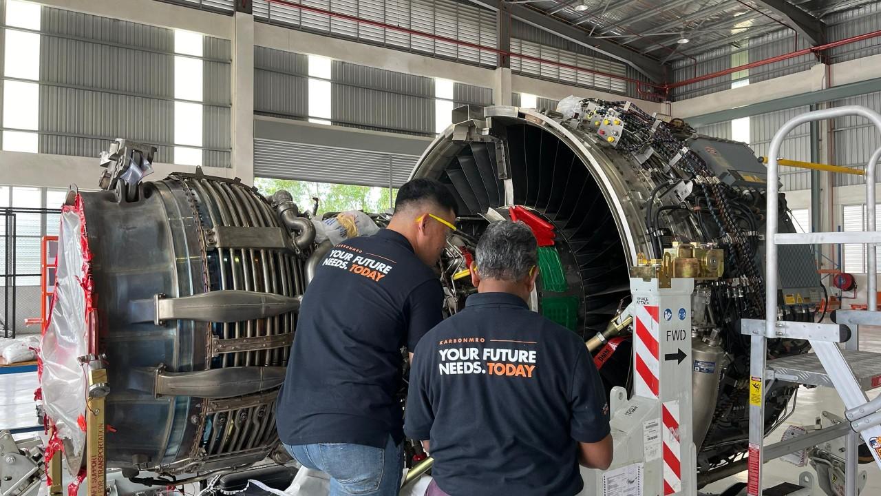 Carriers and MROs Recruit Students for Aviation Maintenance Roles