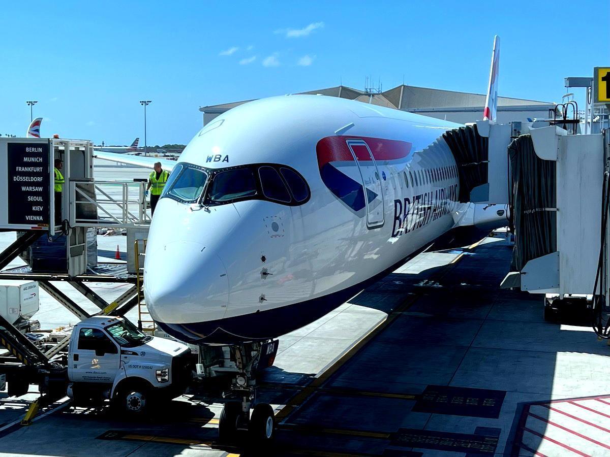 IAG Orders 71 Wide-Body Jets from Airbus and Boeing for Fleet Renewal