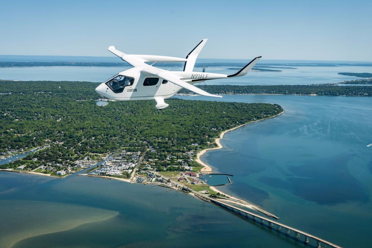 JFK Airport Introduces Alia CX300 with 35-Minute Flights to East Hampton