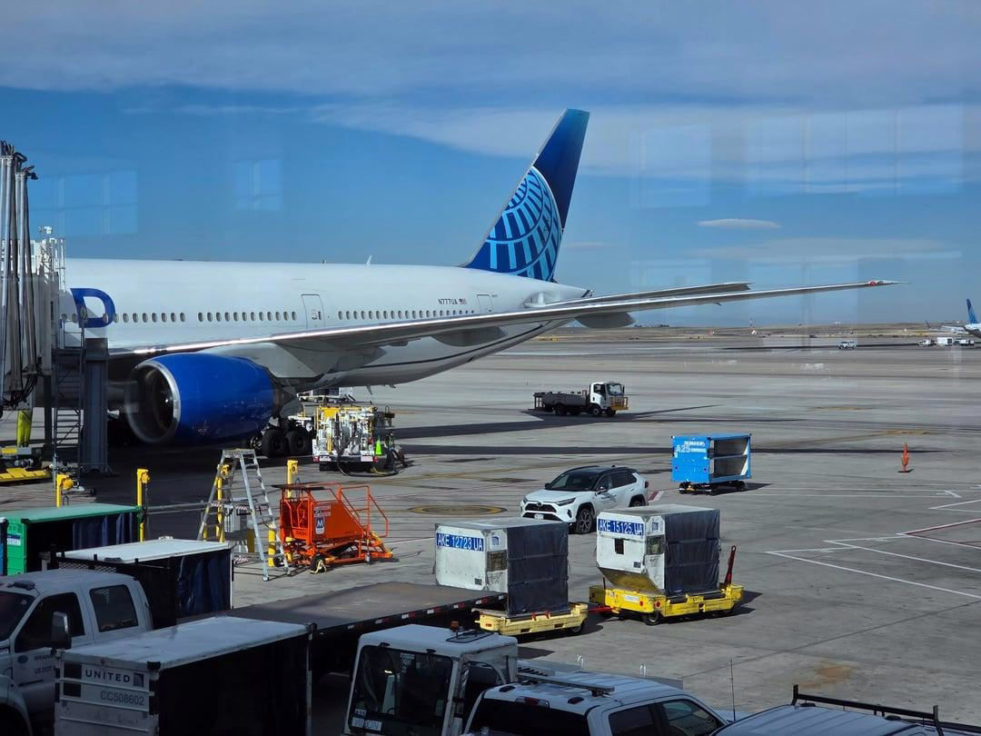 United Airlines Retires Oldest Boeing 777-200 to Victorville Storage
