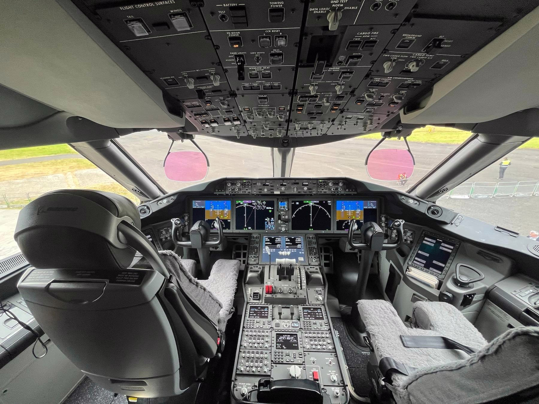 Path from Regional First Officer to United Airlines Boeing 787 Captain