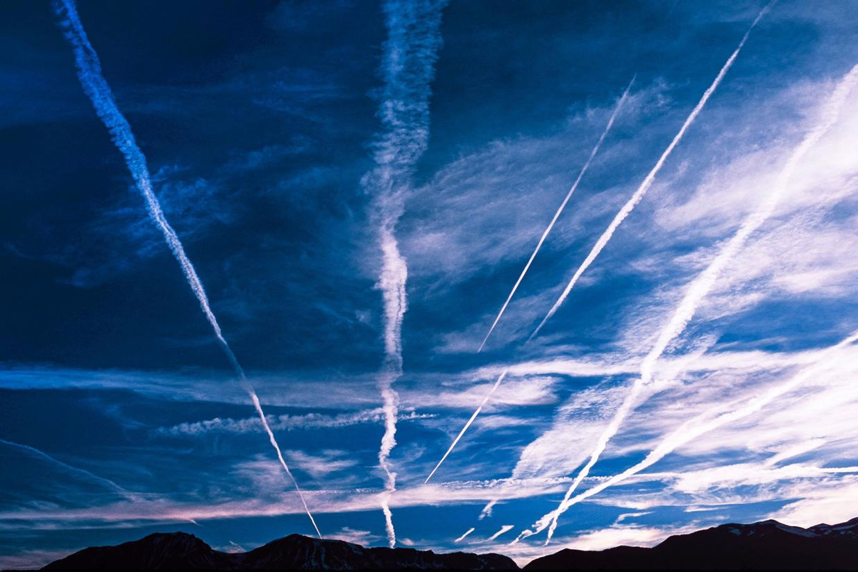 MIT Proposes Method to Reduce Airplane Contrails and Climate Effects