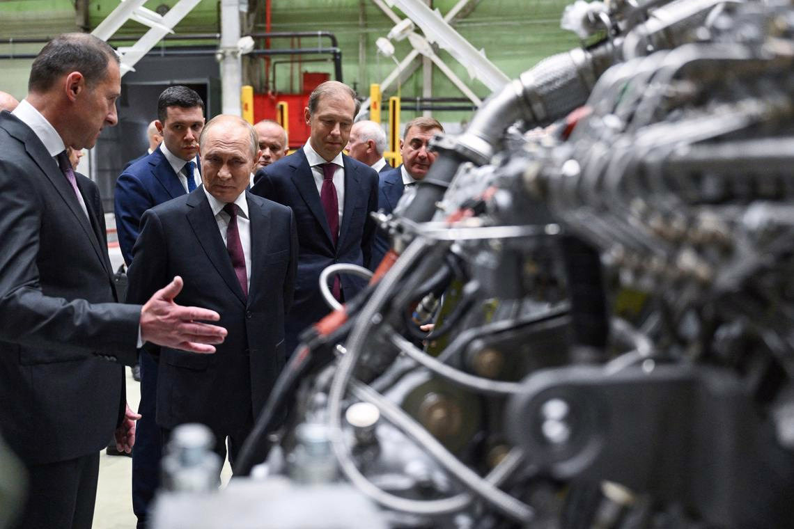 Putin Orders Increase in Rocket and Aircraft Engine Production Despite Sanctions