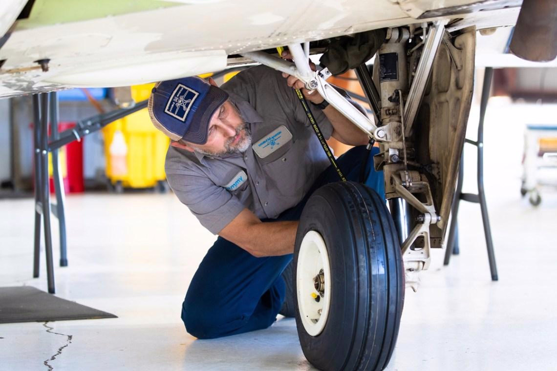 FAA Expands Landing Gear Inspections Following Faulty Maintenance
