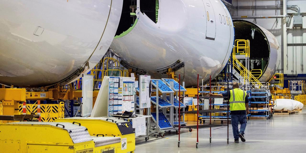 Alitalia Estate Sells Warehouse, Engines, and Spare Parts